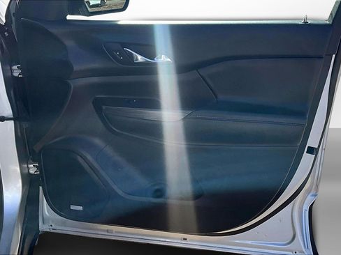 Used 2018 GMC Acadia SLT image 27