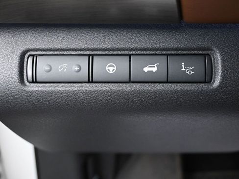 Used 2024 Nissan Pathfinder Platinum image 23