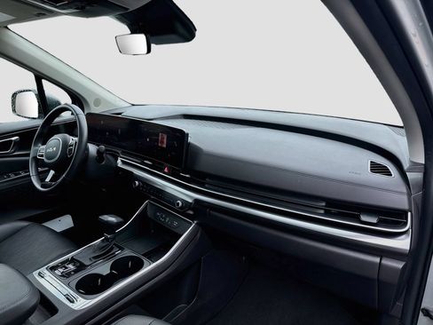 Certified 2025 Kia Carnival SX FWD image 35