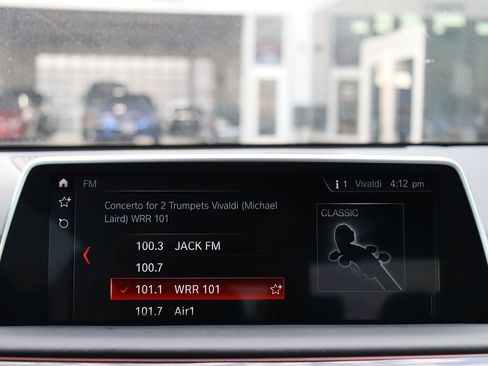 Used 2019 BMW 750i xDrive w/ Luxury Rear Seating Package image 32