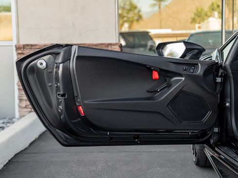 Used 2022 Lamborghini Huracan STO image 12