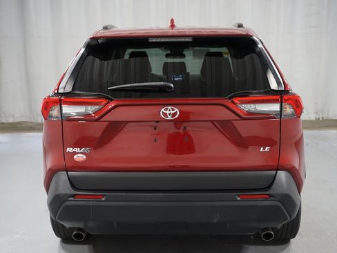 Used 2020 Toyota RAV4 LE image 7