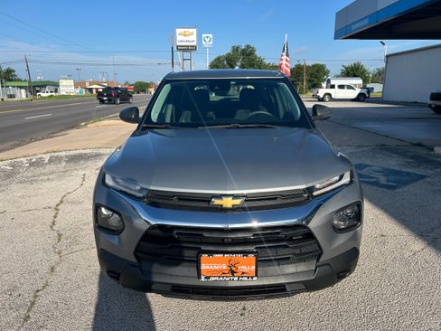 Used 2023 Chevrolet TrailBlazer LS FWD image 2