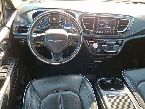 Used 2020 Chrysler Pacifica Limited w/ Advanced Safetytec Group FWD image 2