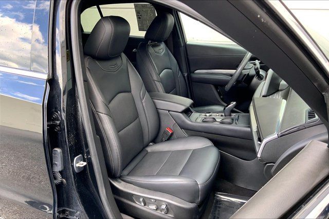 Used 2024 Cadillac XT4 Premium Luxury AWD/4WD image 6