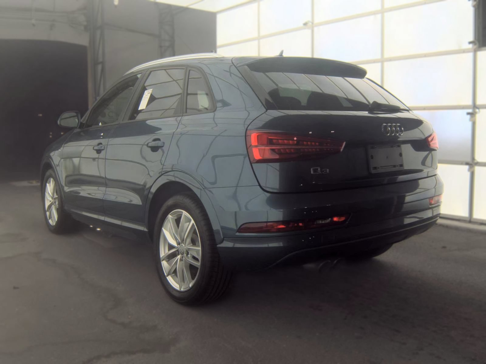 Used 2018 Audi Q3 2.0T Premium FWD image 3