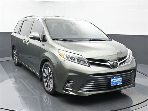 Used 2019 Toyota Sienna L image 7
