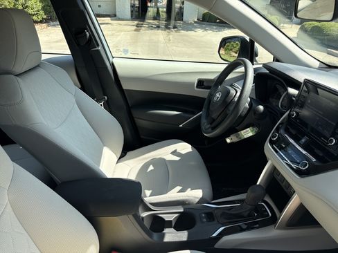 Used 2022 Toyota Corolla Cross L FWD image 2
