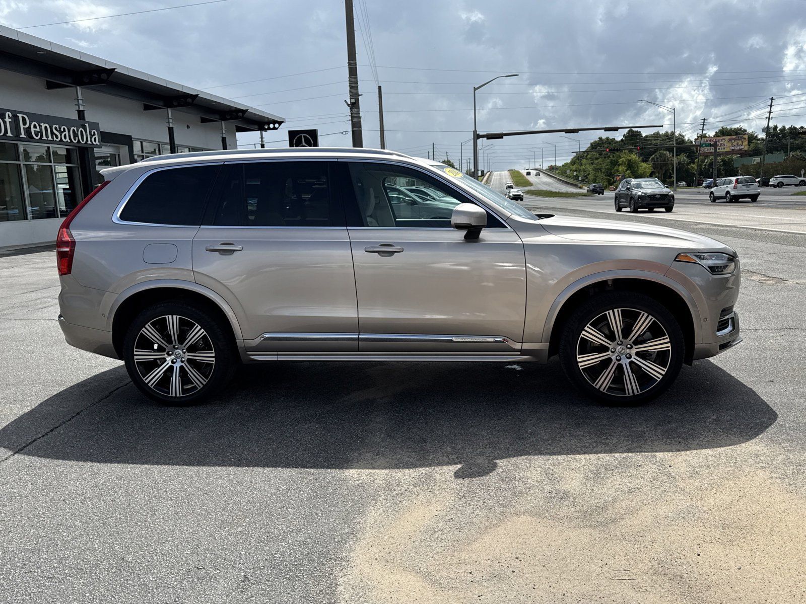Used 2024 Volvo XC90 T8 Plus w/ Protection Package Premier AWD/4WD image 6