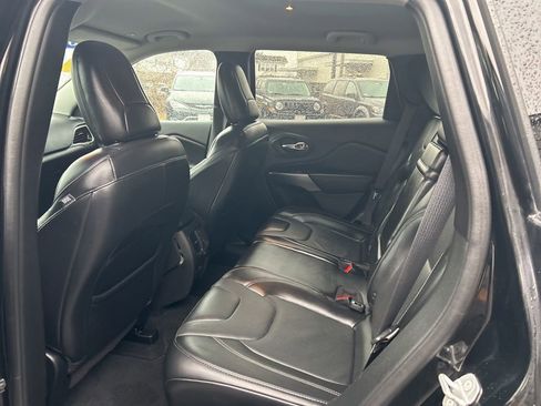 Used 2019 Jeep Cherokee Limited image 31