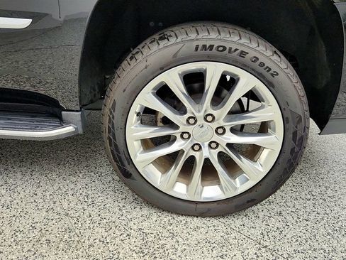 Used 2019 Cadillac Escalade Luxury AWD/4WD image 9