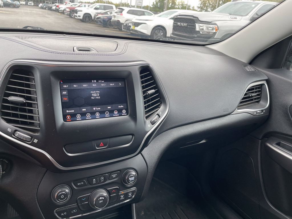 Used 2020 Jeep Cherokee Latitude FWD image 17