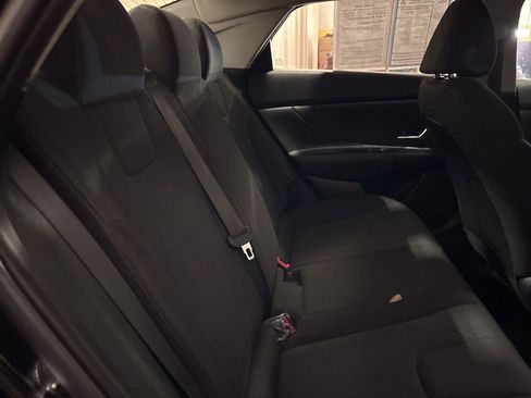 Used 2022 Hyundai Elantra SE image 20