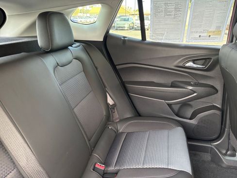 Used 2025 Chevrolet Trax LT image 60