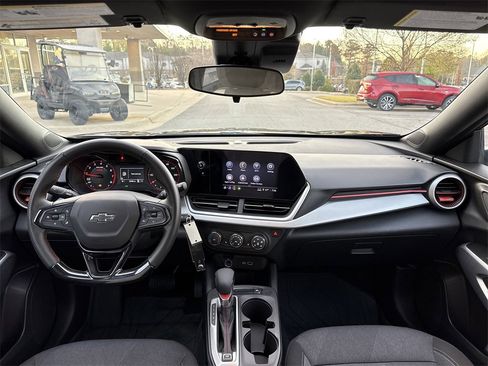 Used 2024 Chevrolet Trax RS w/ Driver Confidence Package image 27