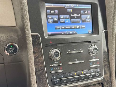 Used 2015 Lincoln Navigator 4WD image 21