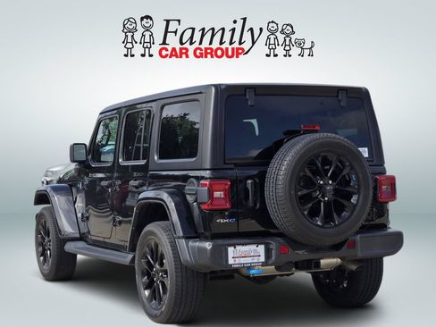 Used 2023 Jeep Wrangler Unlimited Sahara w/ Cold Weather Group AWD/4WD image 3