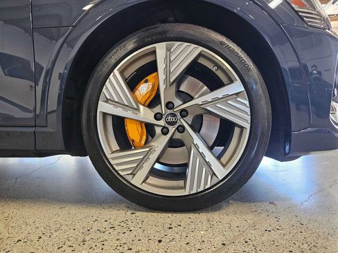 Used 2023 Audi e-tron Prestige w/ Prestige Package AWD/4WD image 6