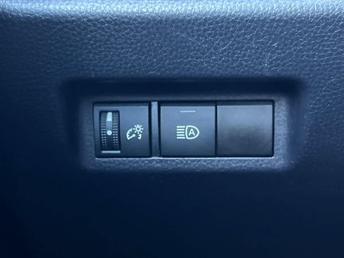 Used 2019 Toyota RAV4 LE FWD image 28