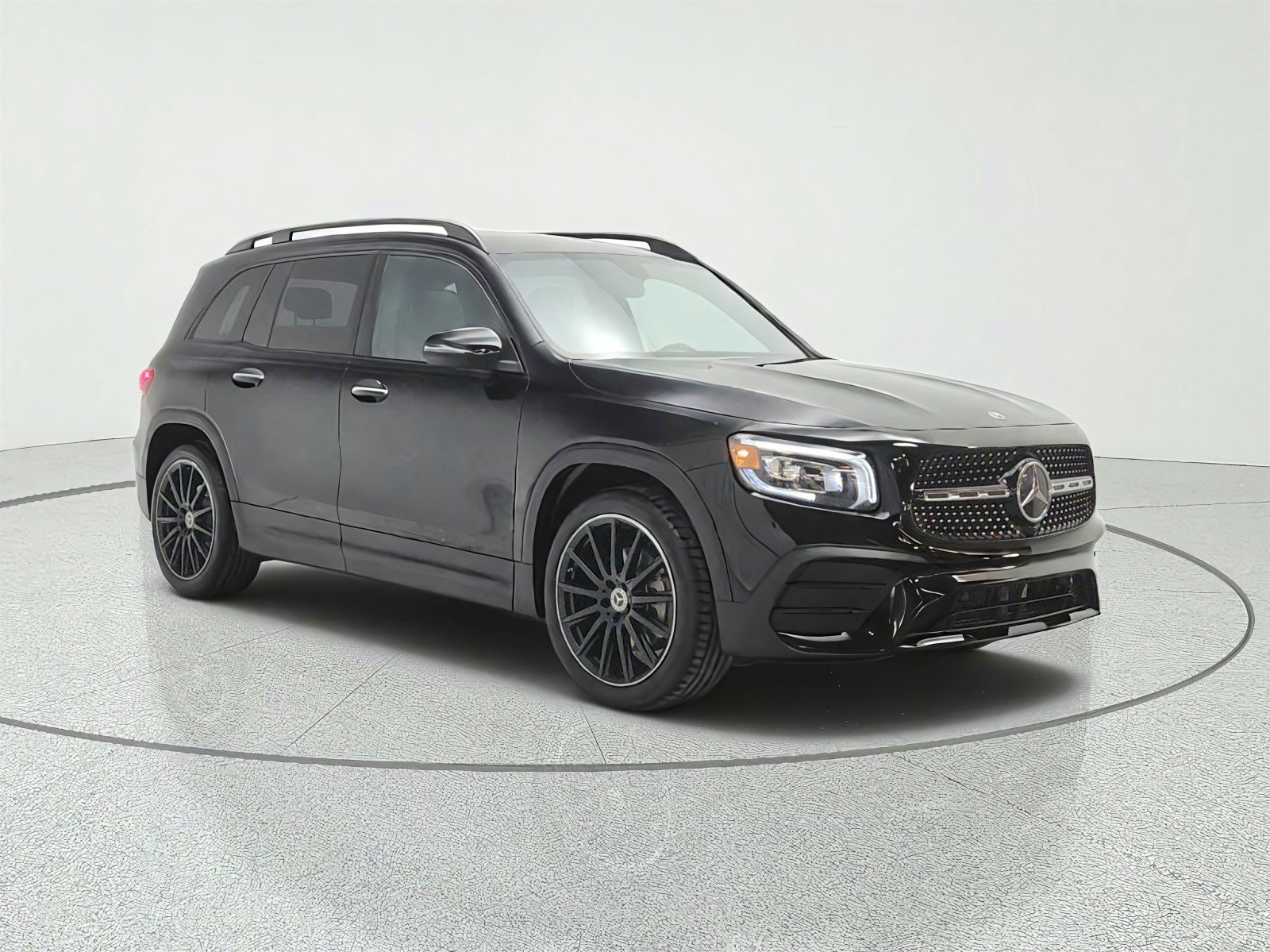 Used 2023 Mercedes-Benz GLB 250 image 3