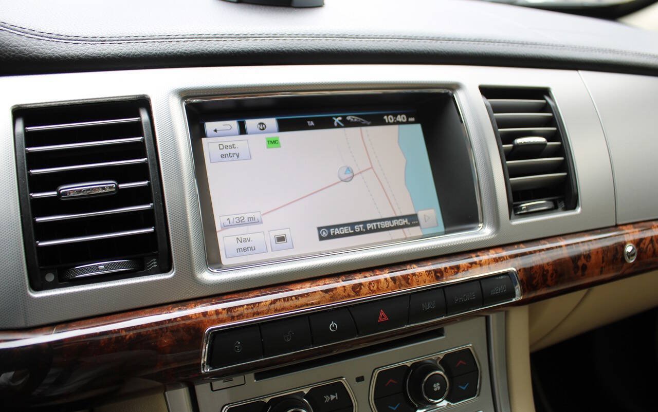 Used 2012 Jaguar XF RWD image 24