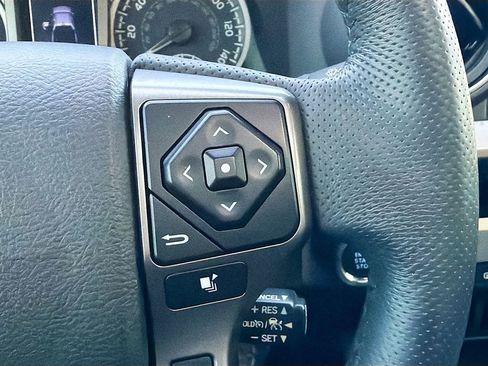 Used 2022 Toyota Tacoma Limited AWD/4WD image 39