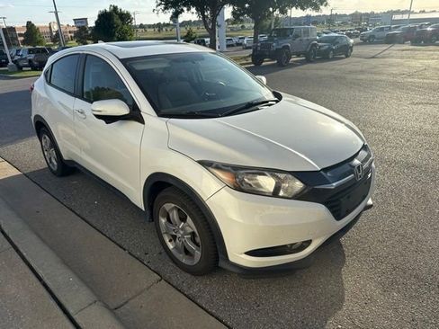 Used 2017 Honda HR-V EX image 2