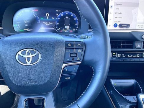 Used 2025 Toyota Crown Signia AWD/4WD image 12