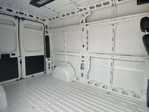 New 2025 RAM ProMaster 2500 w/ Convenience Group FWD image 32