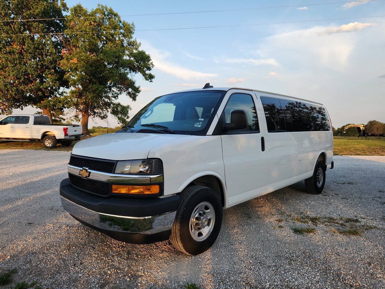 Used 2025 Chevrolet Express 3500 LT w/ LT Preferred Equipment Group RWD image 2
