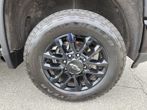 Used 2025 Chevrolet Silverado 3500 LTZ w/ Trail Boss Package AWD/4WD image 7