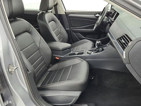 Used 2024 Volkswagen Jetta SE FWD image 40