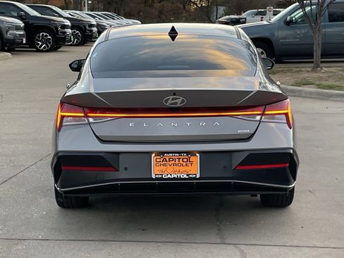 Used 2024 Hyundai Elantra Limited image 5