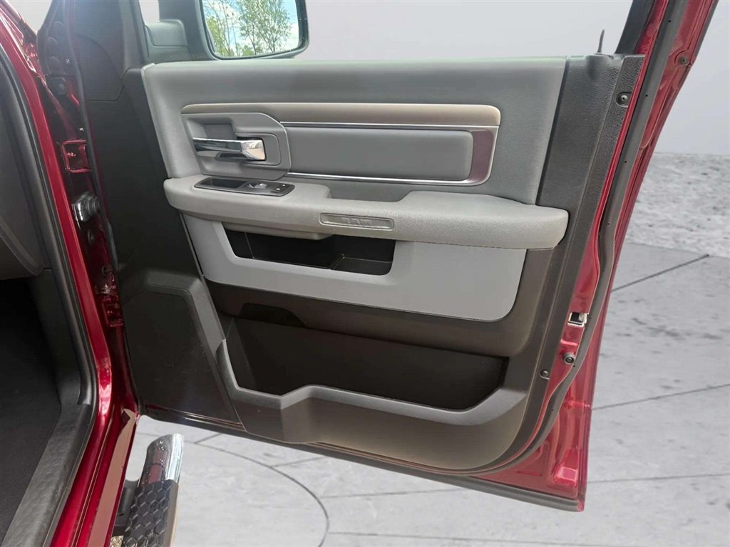 Used 2020 RAM 1500 Classic SLT AWD/4WD image 15