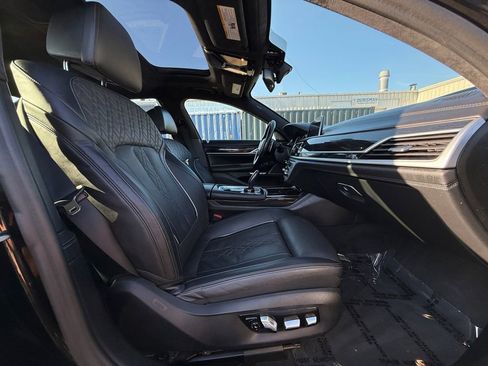 Used 2018 BMW 750i xDrive image 26