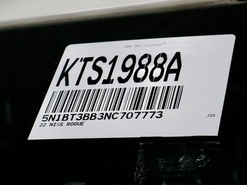 Certified 2022 Nissan Rogue SV image 33