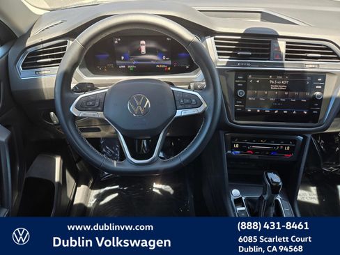 Used 2023 Volkswagen Tiguan SE w/ Panoramic Sunroof Package FWD image 13