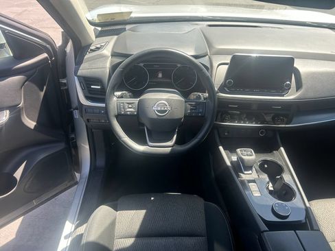 Used 2025 Nissan Rogue SV AWD/4WD image 12