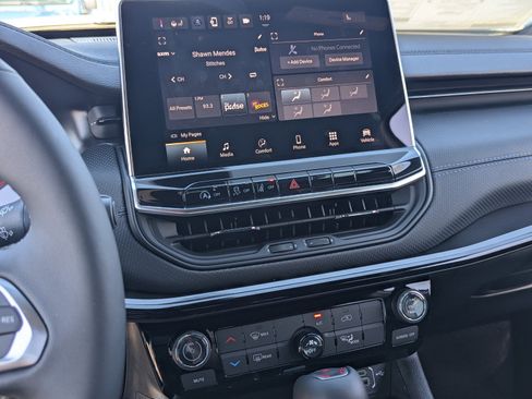 New 2026 Jeep Compass Latitude image 15