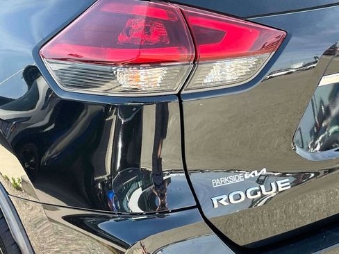 Used 2020 Nissan Rogue SV FWD image 33