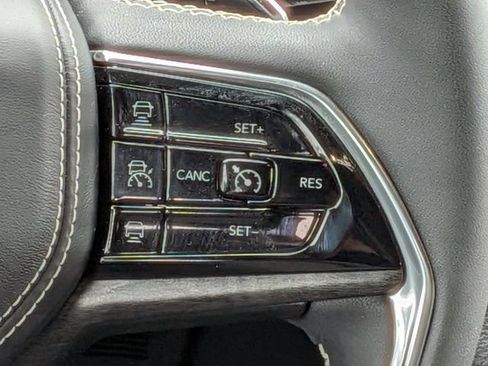 Certified 2023 Jeep Grand Cherokee Overland AWD/4WD image 20