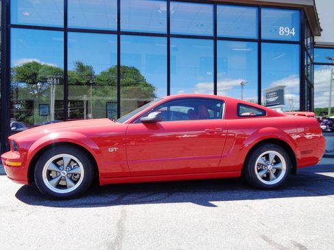 Used 2006 Ford Mustang GT RWD image 8