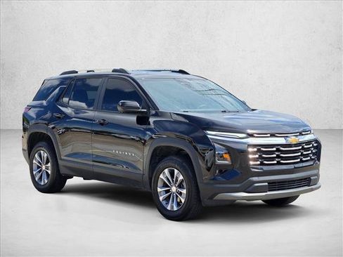 Used 2025 Chevrolet Equinox LT w/ Convenience Package II FWD image 3
