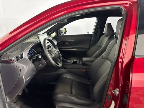 Used 2024 Toyota Venza Limited image 11