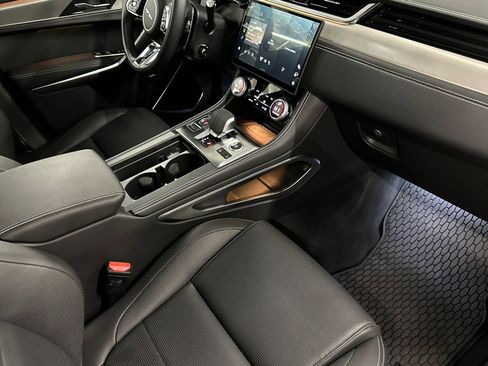 Used 2026 Jaguar F-PACE R-Dynamic S image 32