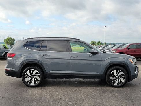 Used 2025 Volkswagen Atlas SE AWD/4WD image 6
