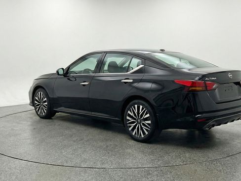 Used 2025 Nissan Altima 2.5 SV image 6