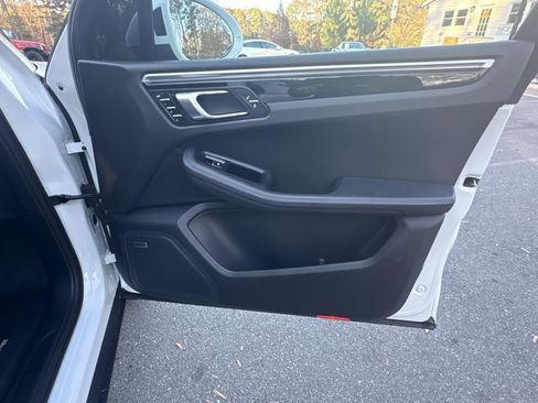 Used 2018 Porsche Macan image 20