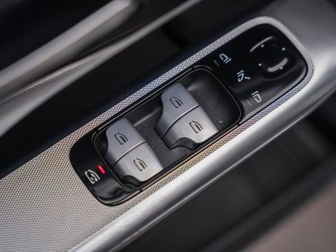 Certified 2025 Mercedes-Benz GLC 300 4MATIC image 40