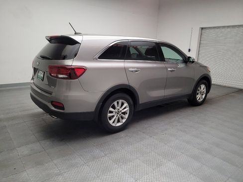 Used 2019 Kia Sorento LX image 10